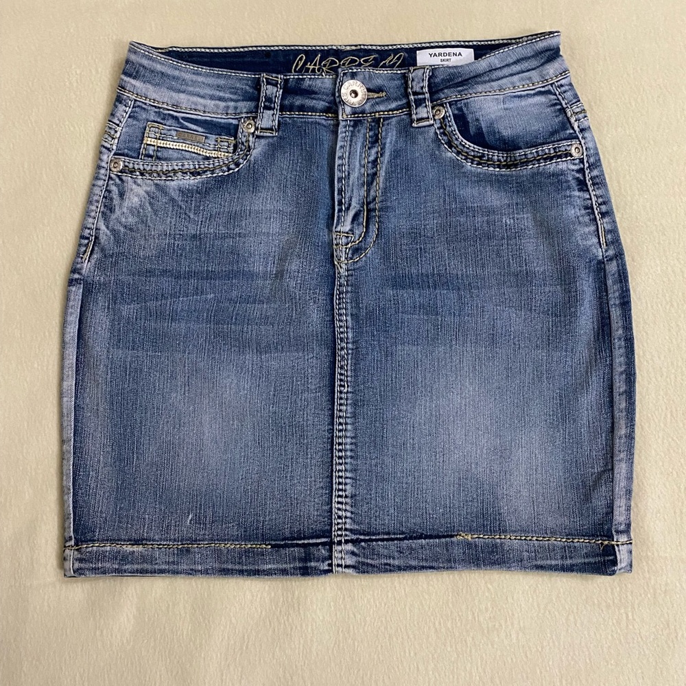 3/$20 Carelli jeans Yardena skirt